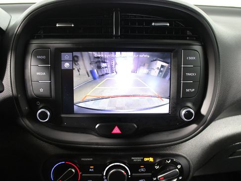 Used 2023 Kia Soul LX w/ LX Technology Package FWD image 19