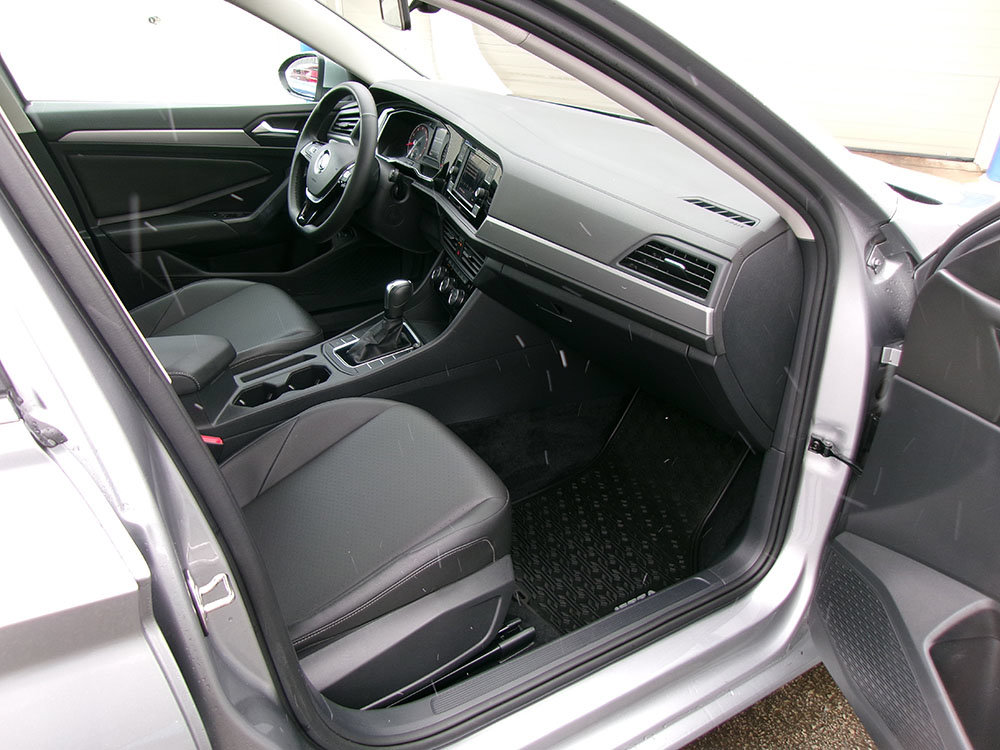 Used 2020 Volkswagen Jetta SE w/ SE Cold Weather Package FWD image 9