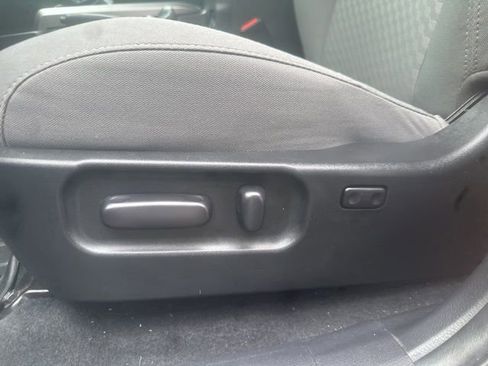 Used 2022 Toyota Tacoma SR5 w/ Technology Package image 11