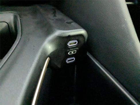 Used 2023 Toyota Crown Limited image 21