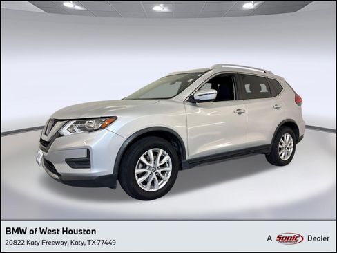 Used 2017 Nissan Rogue SV FWD image 1