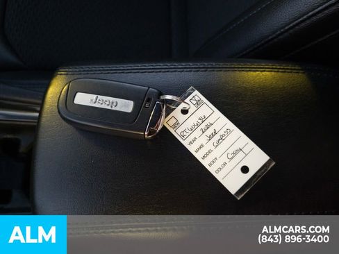 Used 2024 Jeep Compass Latitude image 16