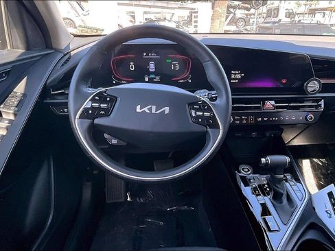 Used 2023 Kia Niro FWD image 8