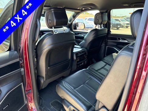 Used 2024 Jeep Wagoneer L Series II w/ Flexible Seating Group AWD/4WD image 7