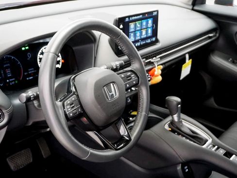 Used 2024 Honda HR-V EX-L image 11