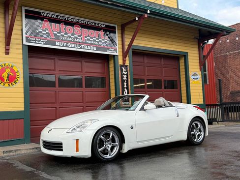 Used 2006 Nissan 350Z Touring RWD image 14