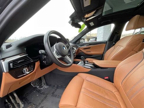 Used 2023 BMW M550i xDrive w/ Dynamic Handling Package image 11