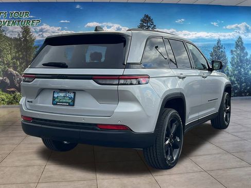 New 2025 Jeep Grand Cherokee Altitude image 5