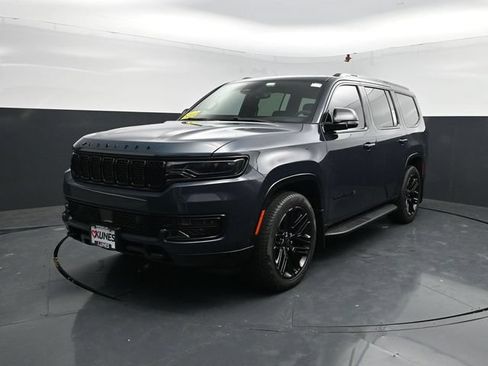 Used 2023 Jeep Wagoneer Series II AWD/4WD image 4