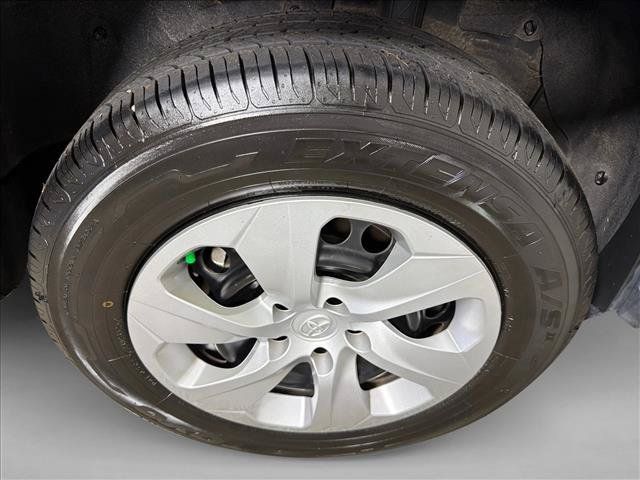Used 2022 Toyota RAV4 LE FWD image 17