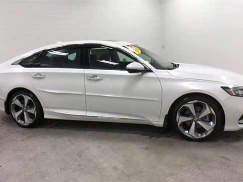 Used 2020 Honda Accord Touring image 3