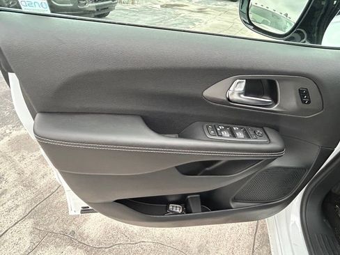 New 2026 Chrysler Pacifica Select image 24