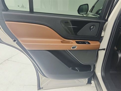 Used 2022 Lincoln Aviator Reserve w/ Elements Package Plus image 29