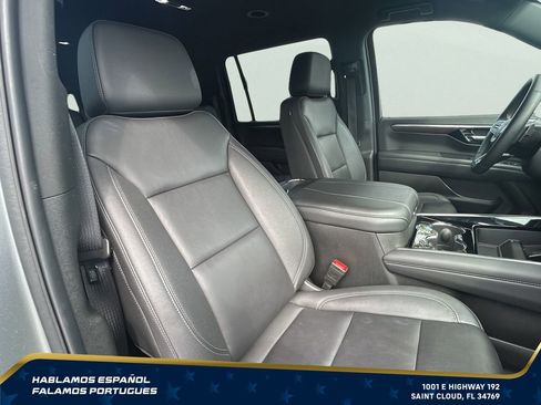 Used 2025 Chevrolet Suburban Z71 AWD/4WD image 37