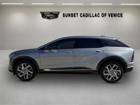 New 2026 Cadillac Optiq Luxury 2 image 6