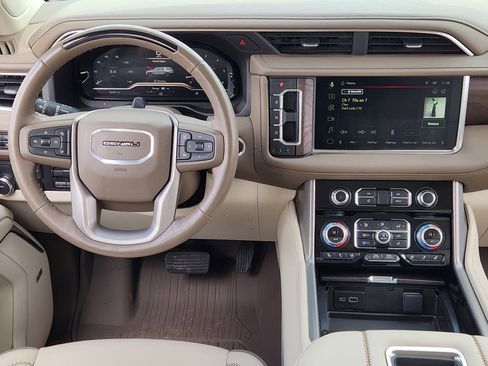 Used 2024 GMC Yukon XL Denali w/ Advanced Technology Package RWD image 26