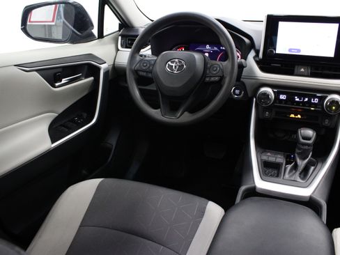 Used 2025 Toyota RAV4 XLE w/ Convenience Package FWD image 31