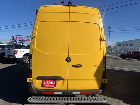 Used 2021 Mercedes-Benz Sprinter 2500 image 5