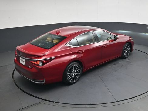 Used 2025 Lexus ES 300h w/ Premium Package FWD image 38