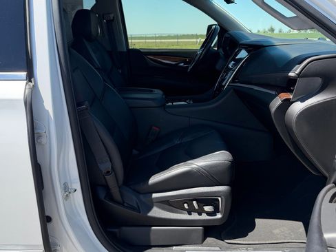 Used 2019 Cadillac Escalade ESV Luxury AWD/4WD image 27