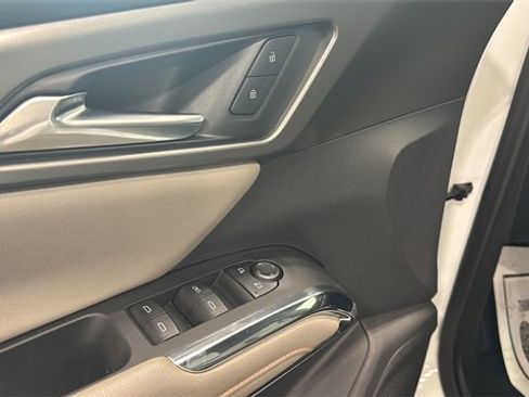 Used 2025 Chevrolet Traverse LT image 17