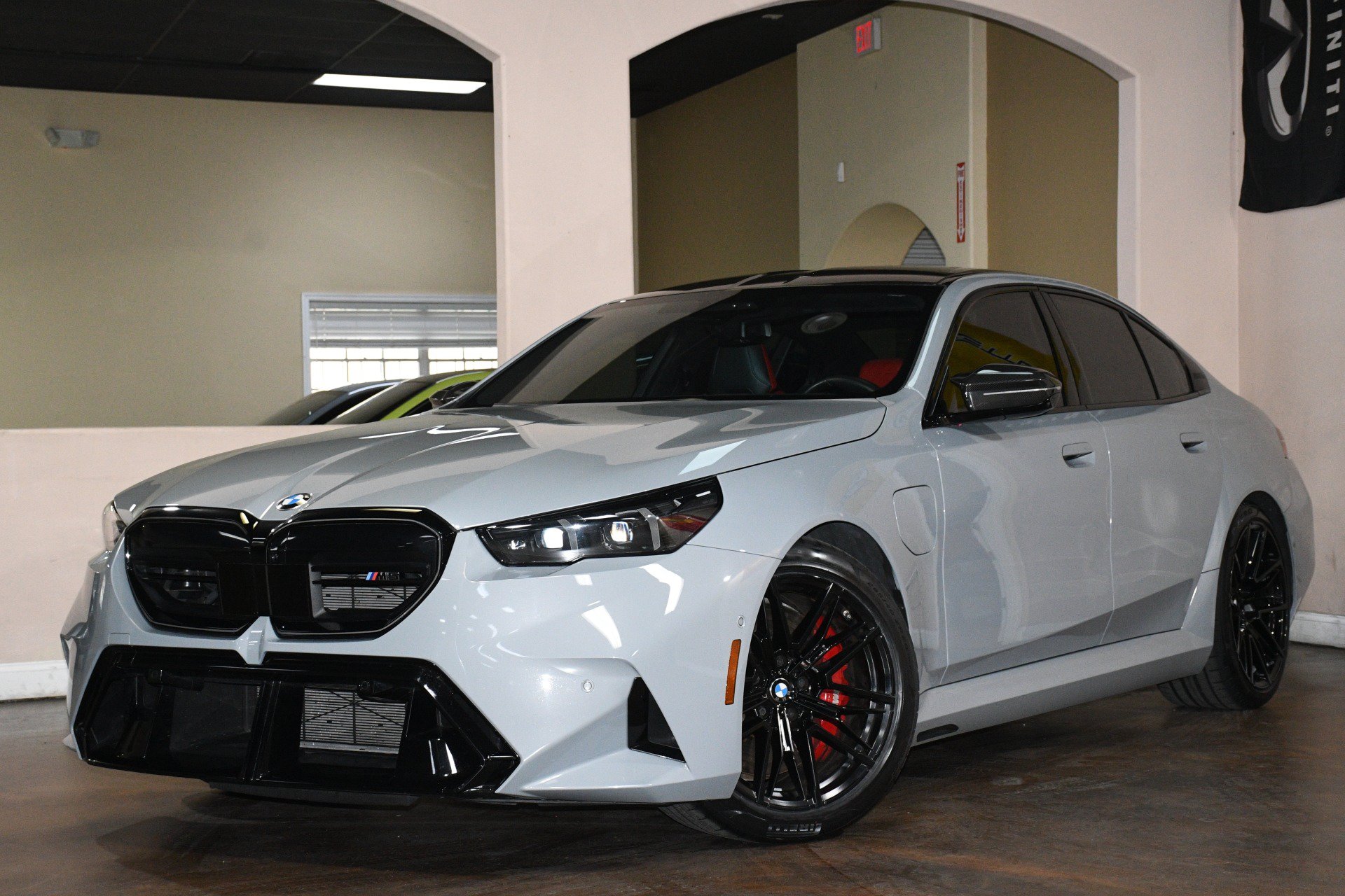 Used 2025 BMW M5 w/ Carbon Package AWD/4WD image 4