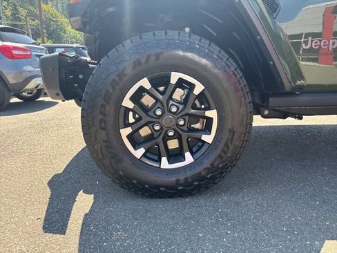 Used 2024 Jeep Gladiator Rubicon AWD/4WD image 27