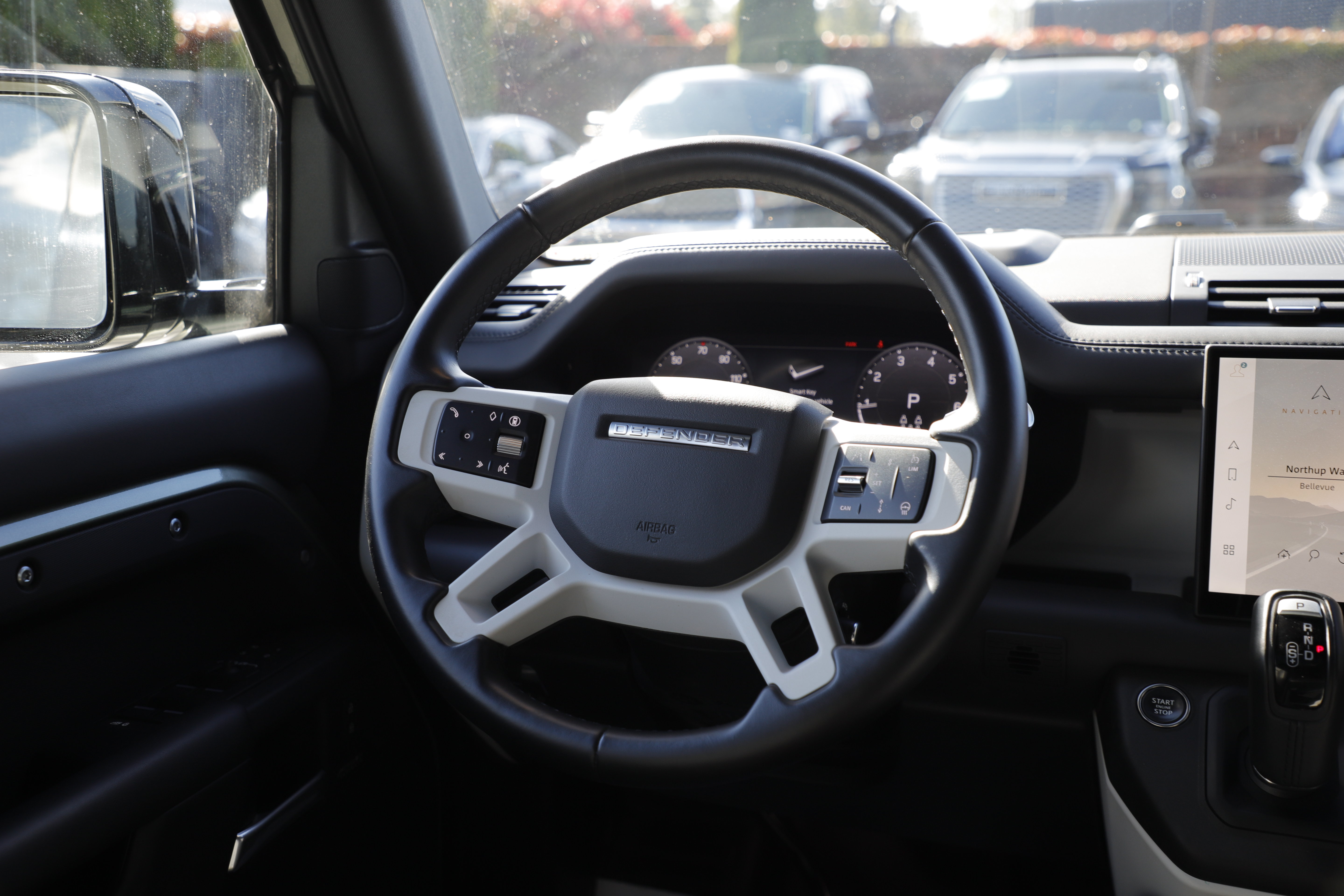 Used 2025 Land Rover Defender 130 X-Dynamic SE AWD/4WD image 19