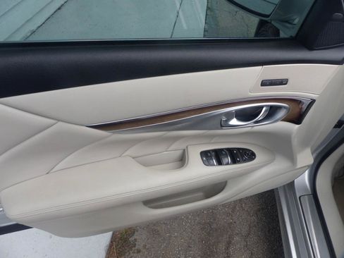 Used 2011 INFINITI M37 w/ Deluxe Touring Pkg RWD image 18