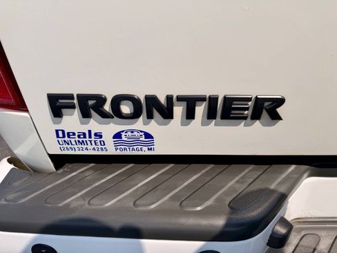 Used 2018 Nissan Frontier SV w/ Value Truck Package AWD/4WD image 5