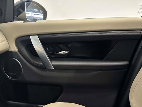 Used 2023 Land Rover Discovery Sport SE image 33