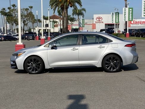 Used 2025 Toyota Corolla SE image 2