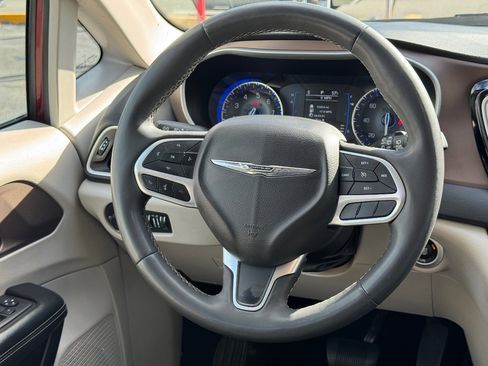 Used 2022 Chrysler Voyager LX image 24