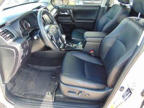 Used 2024 Toyota 4Runner TRD Off-Road Premium AWD/4WD image 10