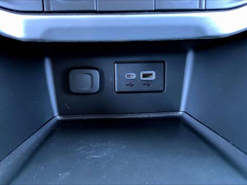 Used 2022 GMC Acadia SLE image 28