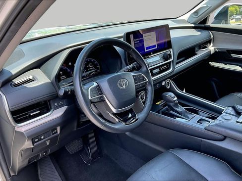 Used 2024 Toyota Grand Highlander AWD image 18