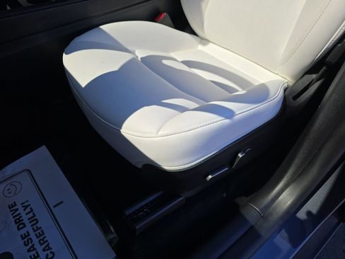 Used 2021 Tesla Model Y Performance image 33