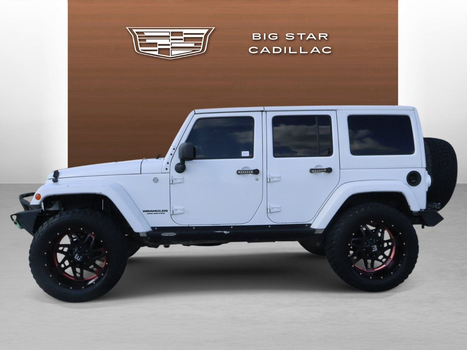 Used 2014 Jeep Wrangler Unlimited Rubicon w/ Connectivity Group AWD/4WD image 2