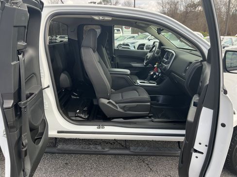 Used 2022 Chevrolet Colorado LT w/ Fleet Safety Package image 26