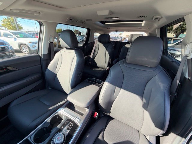 Used 2025 Kia Carnival SX Prestige FWD image 30