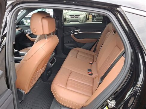 Used 2022 Audi e-tron Premium image 8