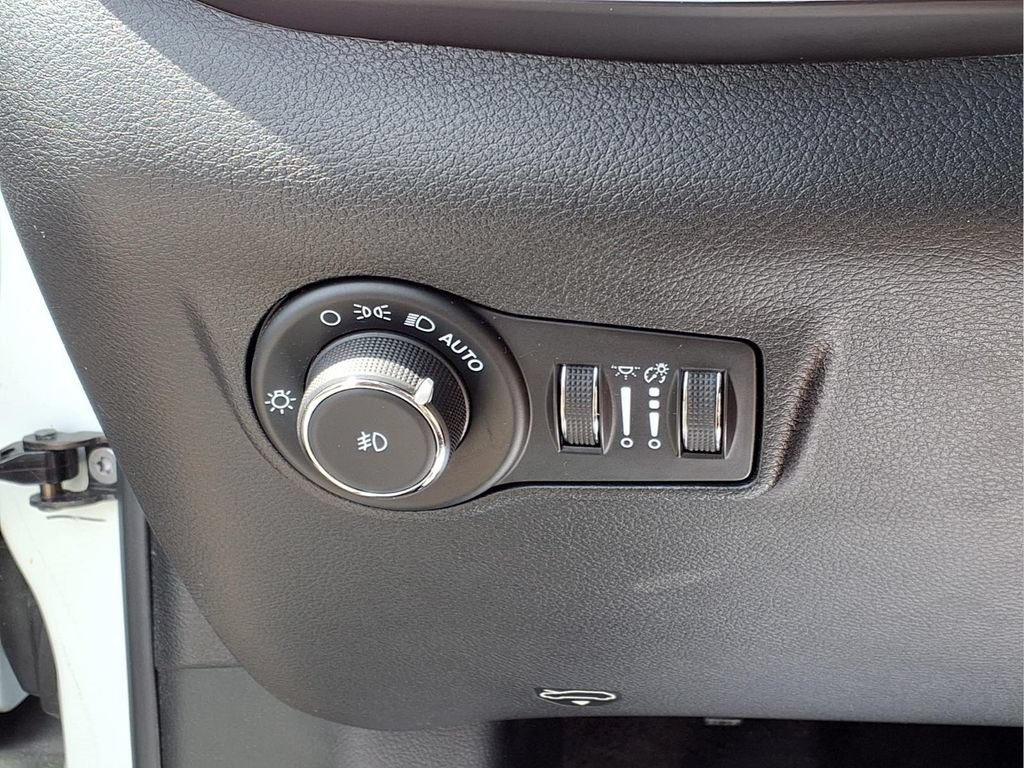 Used 2025 Jeep Compass Limited AWD/4WD image 19