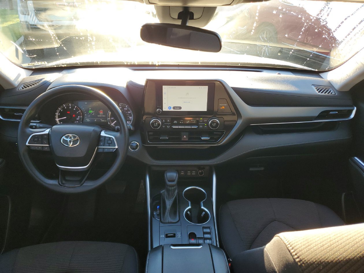Used 2023 Toyota Highlander L FWD image 10