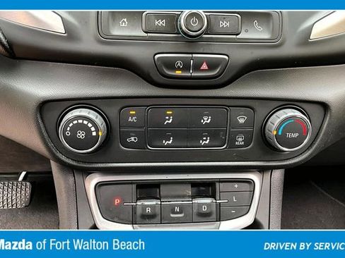 Used 2022 GMC Terrain SLE FWD image 24