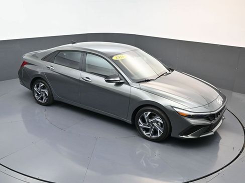 Certified 2025 Hyundai Elantra Sport FWD image 16