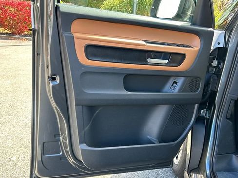 New 2025 Volkswagen ID. Buzz Pro S Plus image 9