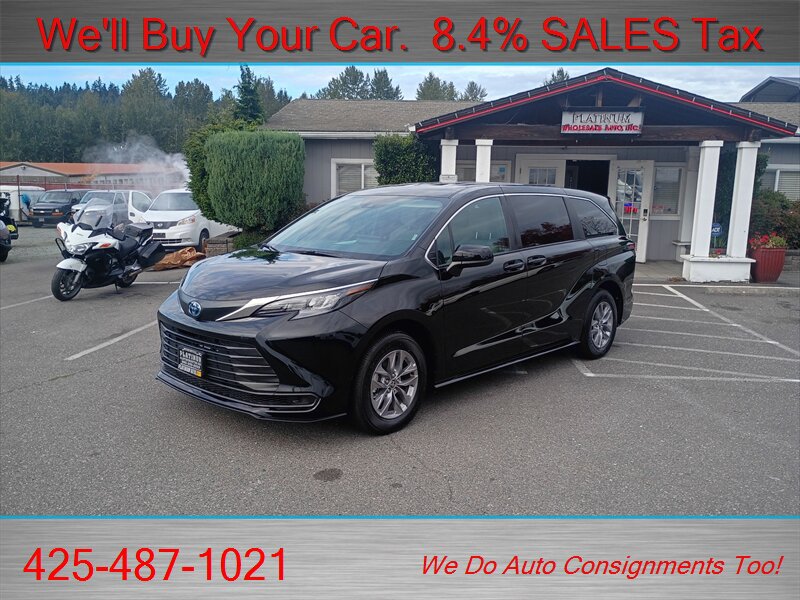 Used 2025 Toyota Sienna LE FWD image 1