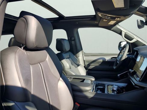 New 2026 Jeep Grand Wagoneer Limited image 15