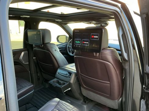 Used 2023 Cadillac Escalade ESV Sport Platinum AWD/4WD image 26
