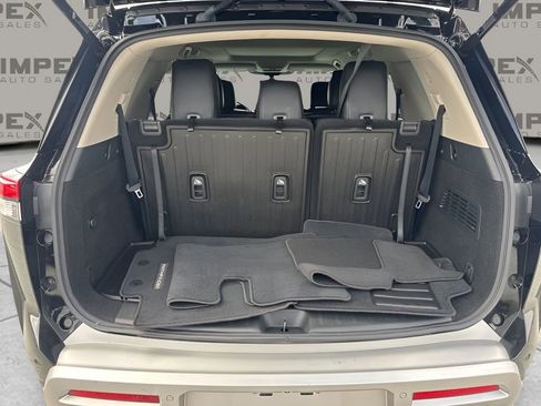 Used 2023 Nissan Pathfinder Platinum w/ Cargo Package image 30